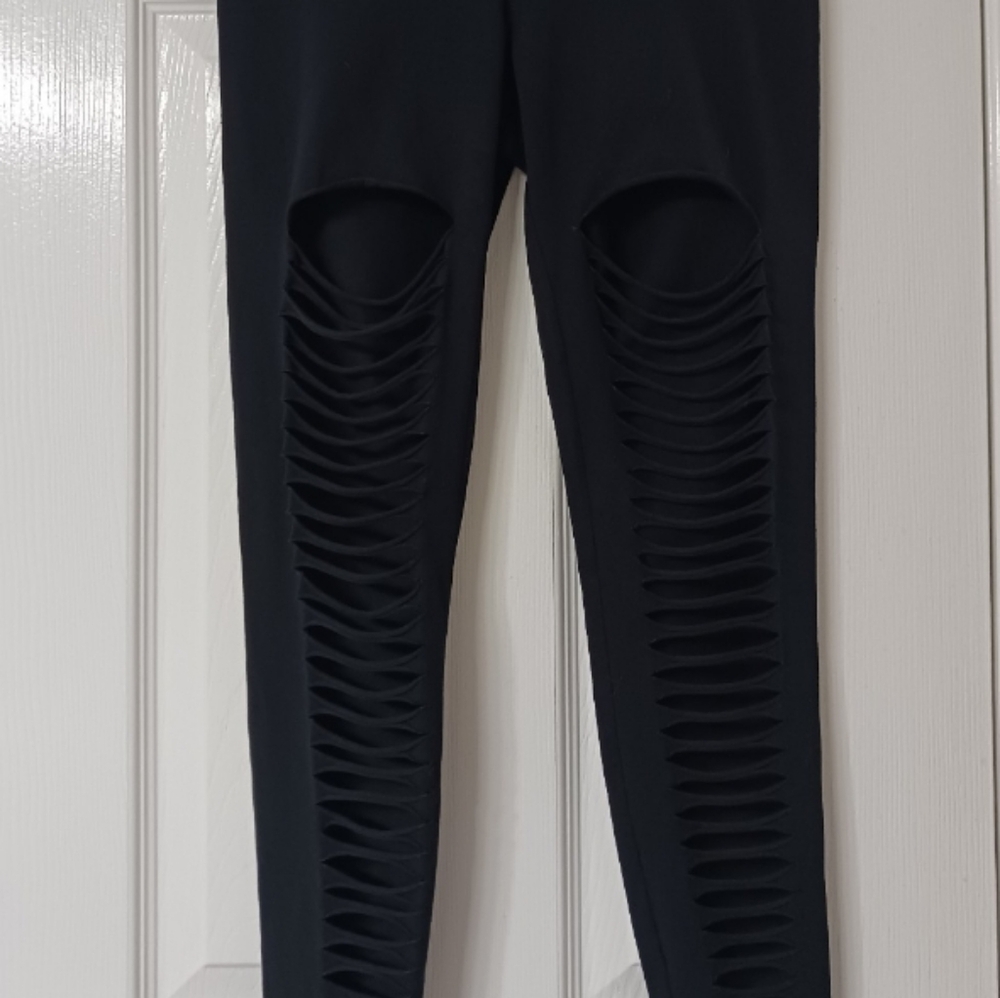 EXPRESS Womens Laddering Cut Leggings Size Small. NWOT